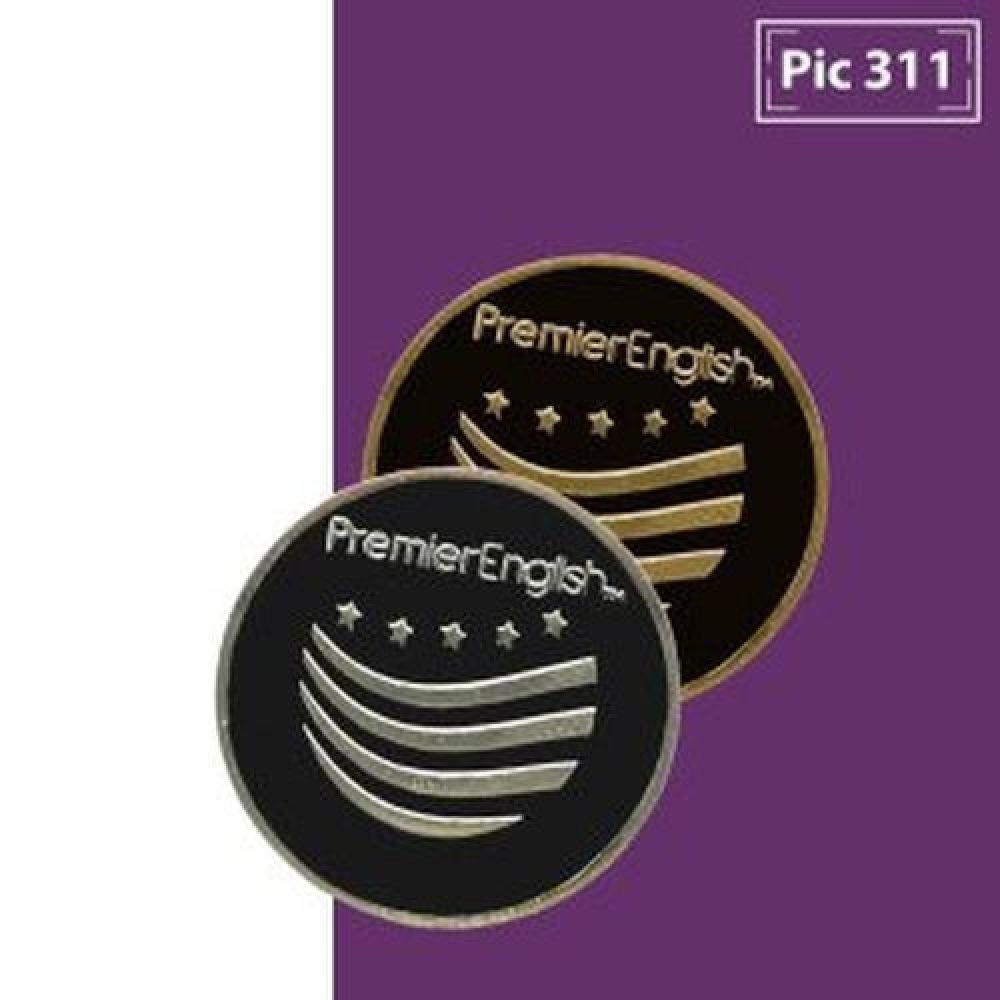 PIN FOTOGRABADO DE MAXIMO 3 CM DE DIAMETRO CON FONDO NEGRO LOGO EN DORADO  O PLATEADO  SE ENTREGA EN BOLSA CELOFAN Y CON TACHUELA imagen